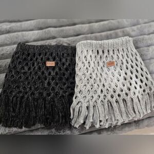 2 VANS Rebel‎ Riot Cowl Scarf Women's Size Gently Used